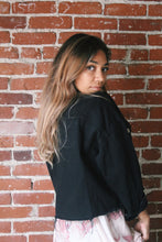 Load image into Gallery viewer, BLACK CROPPED DENIM JACKET